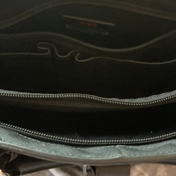 TUMI Laptop Crossbody Bag Black Expandable - Picture 7 of 11